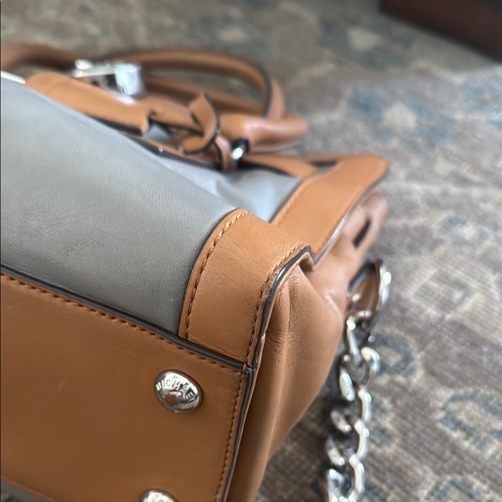 EUC Michael Kors Frame Out East/West Hamilton Set - Picture 4 of 11